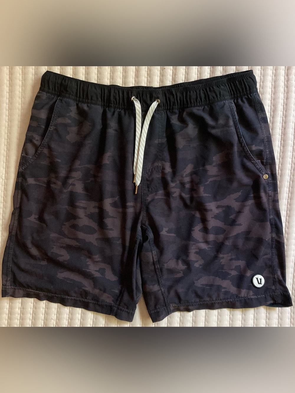 Vuori Kore Shorts Men’s XL 7.5” Black Camo Gym Athletic Yoga Running Lifting